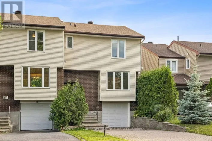 8 GILLESPIE CRESCENT, Ottawa