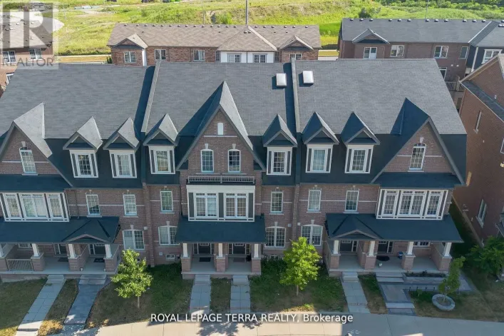 8 GRAYWARDINE LANE, Ajax