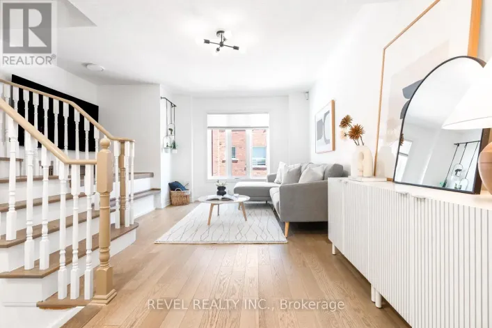 8 GROGAN MEWS, Toronto