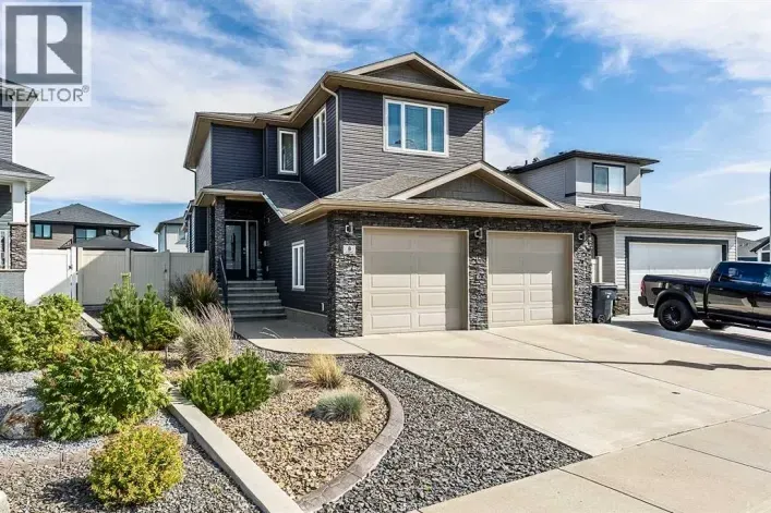 8 Hamptons Crescent SE, Medicine Hat