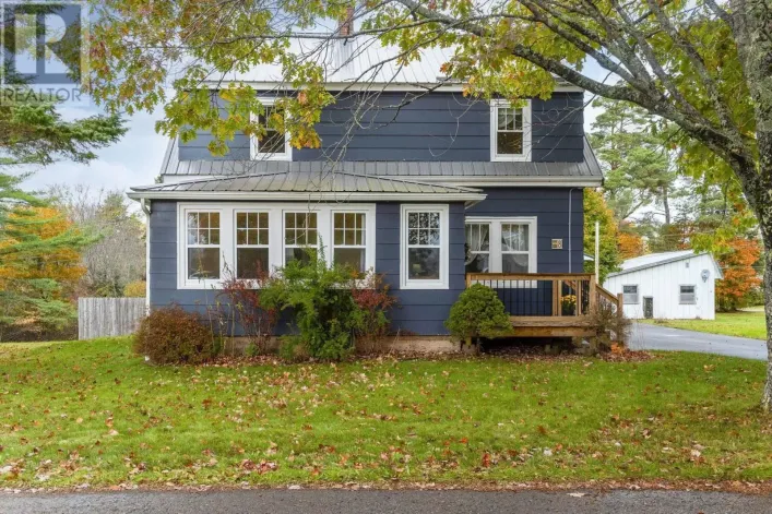 8 Highland Avenue, Brookfield