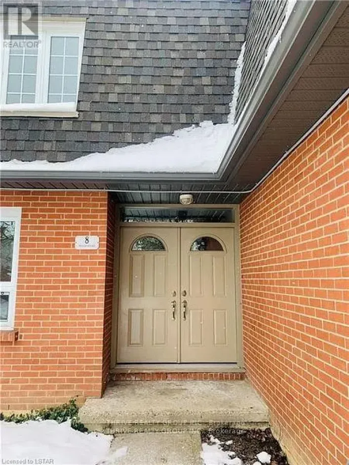 8 HOMESTEAD CRESCENT, London North