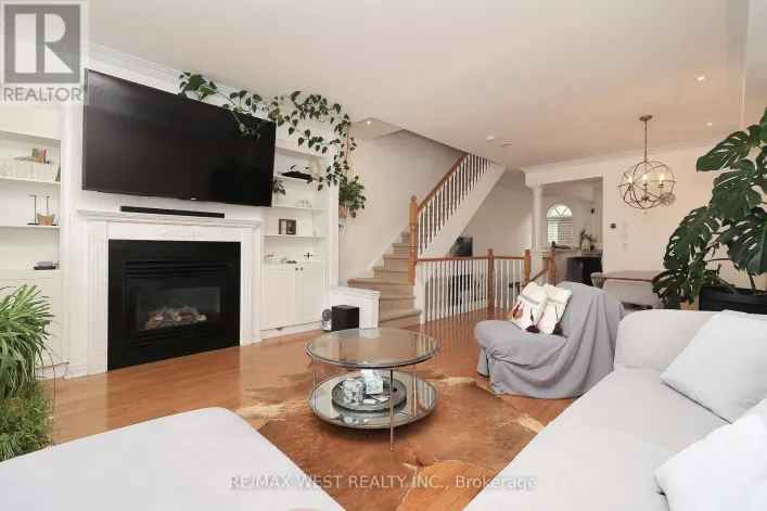 8 JAMES STOCK PATH, Toronto