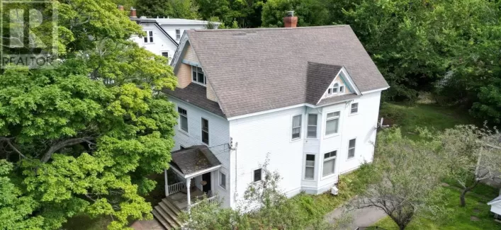 8 LANSDOON Place, Truro