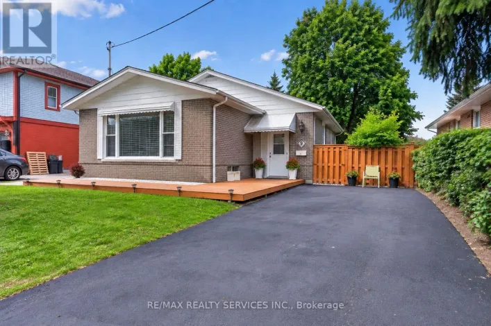 8 LENECK AVENUE, Brampton