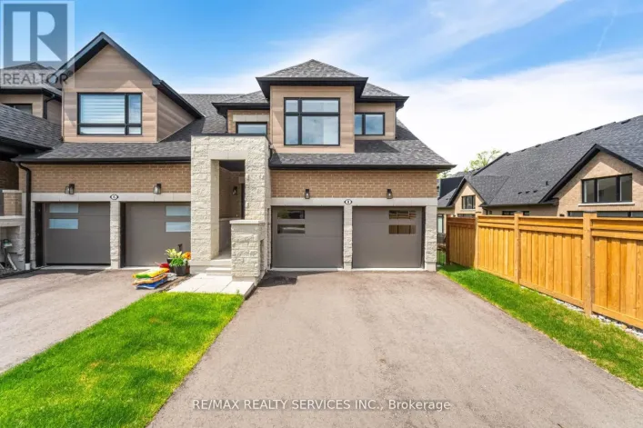 8 LOIS TORRANCE TRAIL, Uxbridge