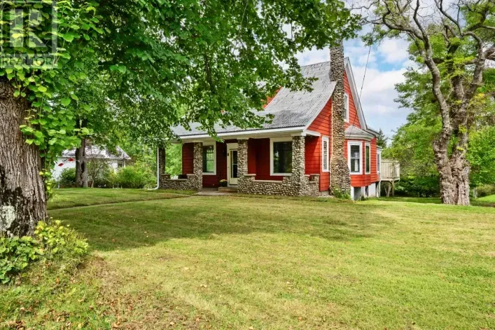 House for sale: 8 Maple Avenue, Lunenburg
