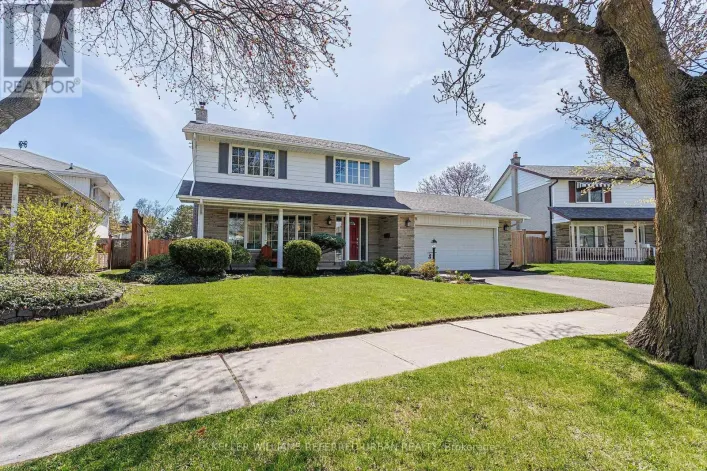 8 MARKWOOD CRESCENT, Toronto