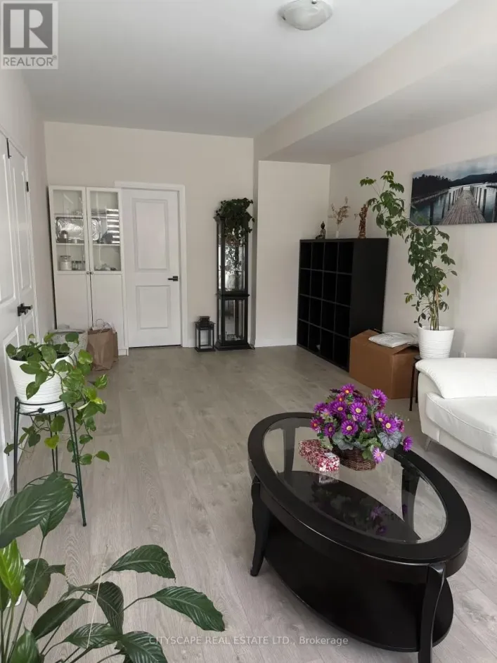 8 MARVIN AVENUE, Oakville