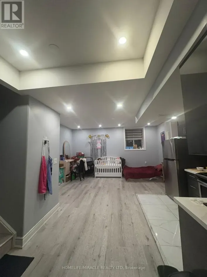 House for rent: 8 MIDMORNING ROAD, Brampton
