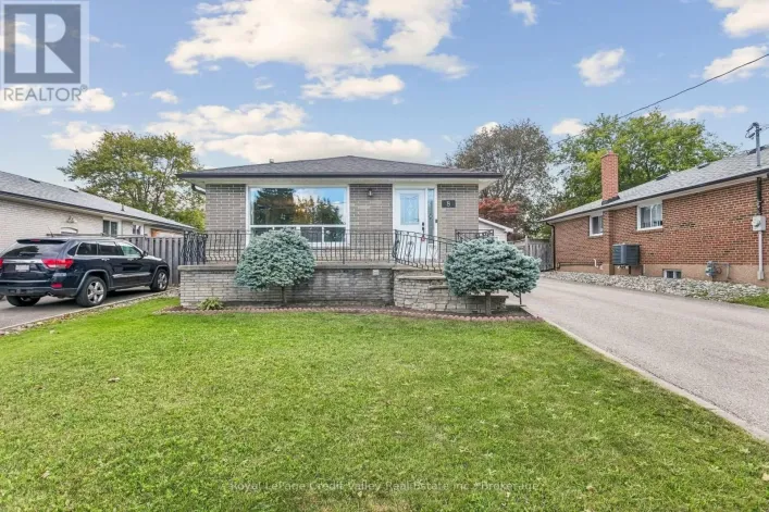 8 MILNER ROAD, Brampton