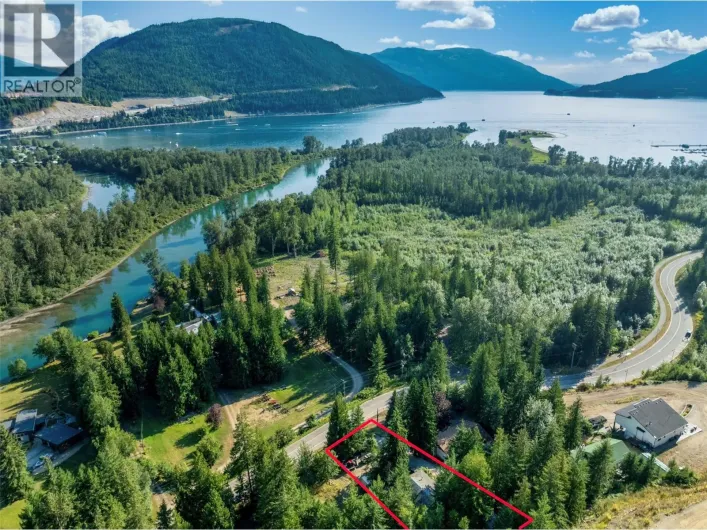 8 Old Town Road, Sicamous