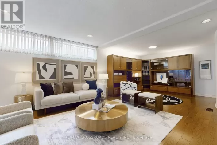 8 ORCHID COURT, Toronto