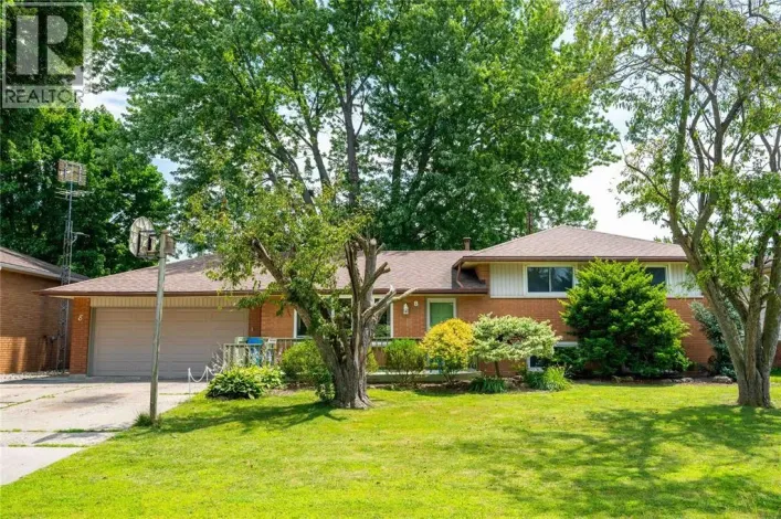 8 PARRY DRIVE, Chatham