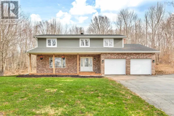 8 Pinewood Drive, Lakelands