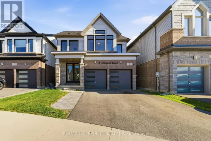 8 PINNACLE COURT, Hamilton