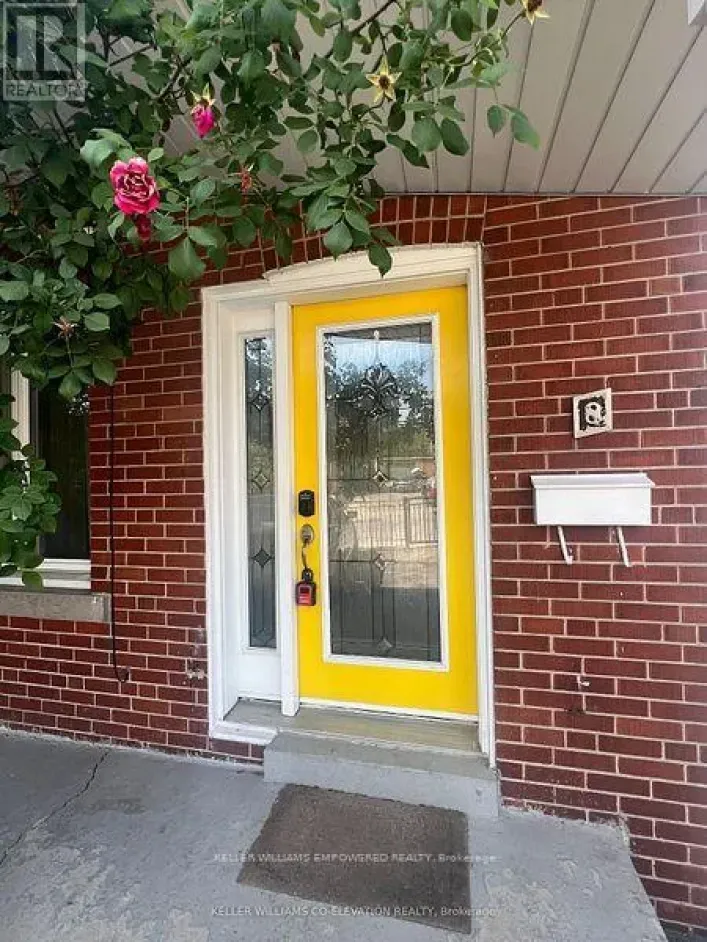 8 PORTER AVENUE, Toronto