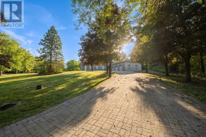 8 RIDGEWOOD DRIVE, Richmond Hill