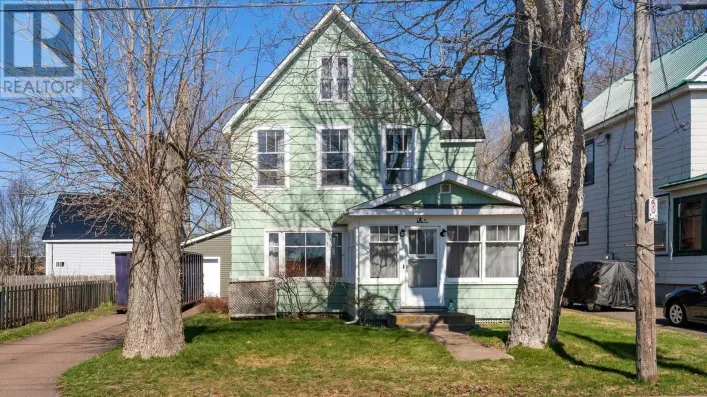 8 Robie Street, Amherst