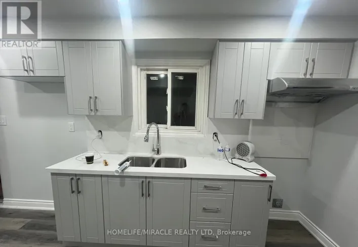 8 ROTHERGLEN COURT, Brampton