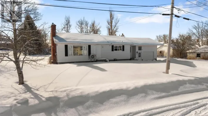 8 Smith Avenue, Springhill