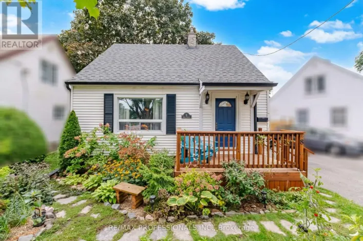 8 SMITH CRESCENT, Toronto