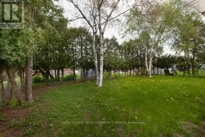 8 STANWOOD CRESCENT, Toronto