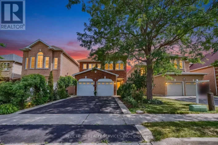8 SWEET BRIAR LANE, Brampton