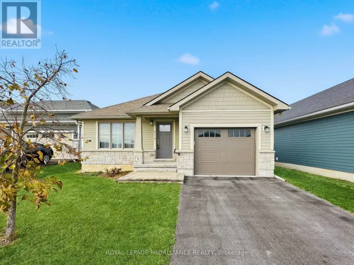 8 TESSA BOULEVARD, Belleville