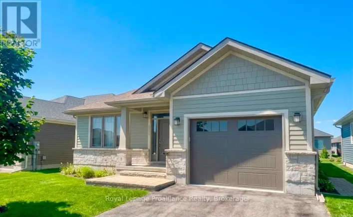 8 TESSA BOULEVARD, Belleville