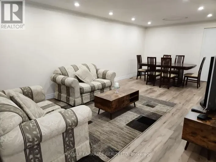 House for rent: 8 TINA COURT, Toronto