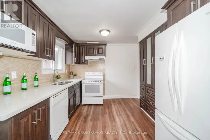 8 TOPAZ GATE, Toronto