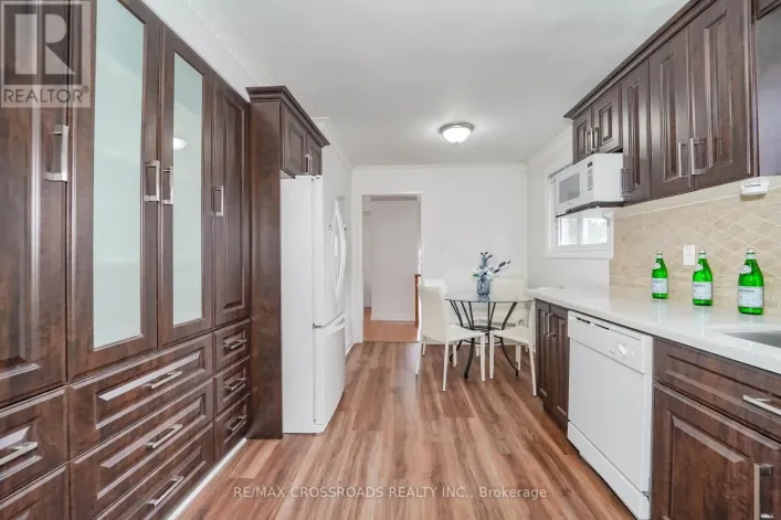 8 TOPAZ GATE, Toronto