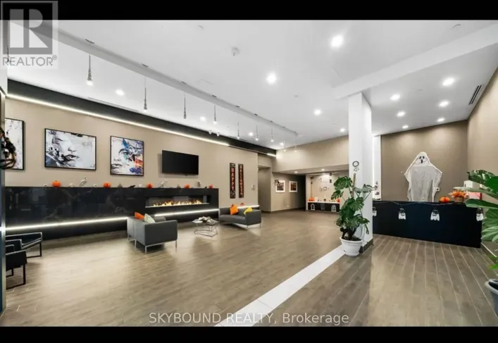 8 TRENT AVENUE E, Toronto