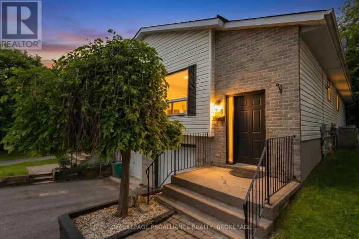 8 TRILLIUM COURT, Kingston
