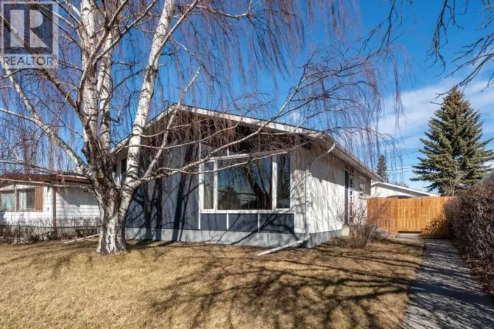 8 Van Horne Crescent NE, Calgary