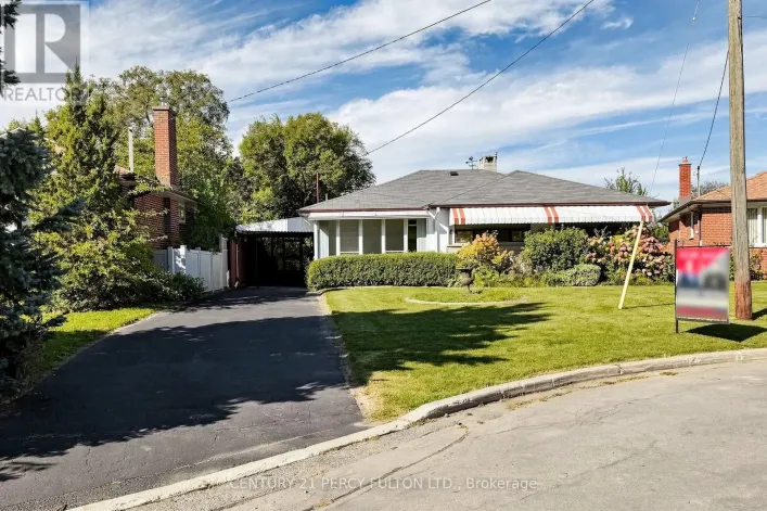 House for sale: 8 WALLBRIDGE COURT, Toronto