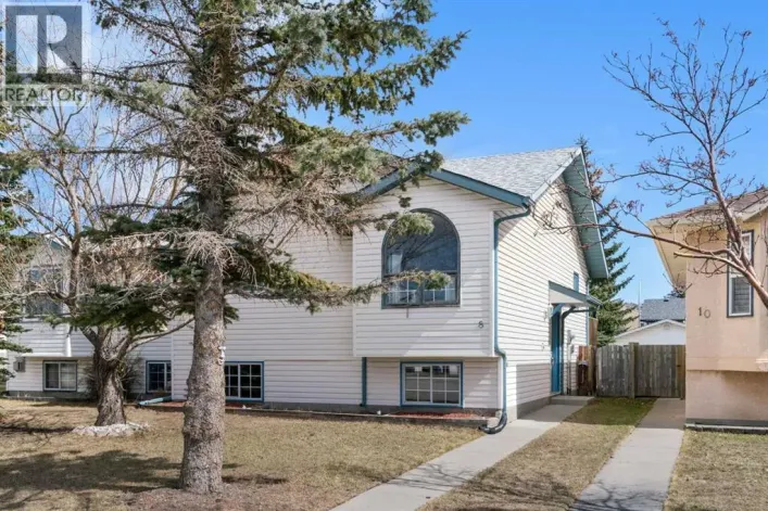 8 West Aarsby Road, Cochrane