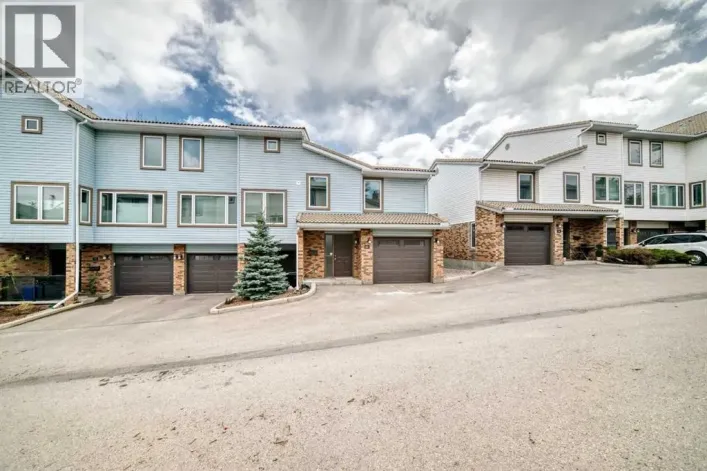 80 Coachway Gardens SW, Calgary