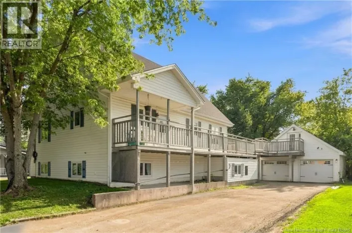 House for sale: 80 Third Avenue, Pointe-Du-ChAane