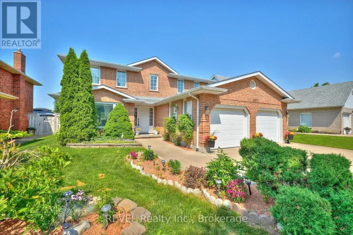 8007 OAKRIDGE DRIVE, Niagara Falls
