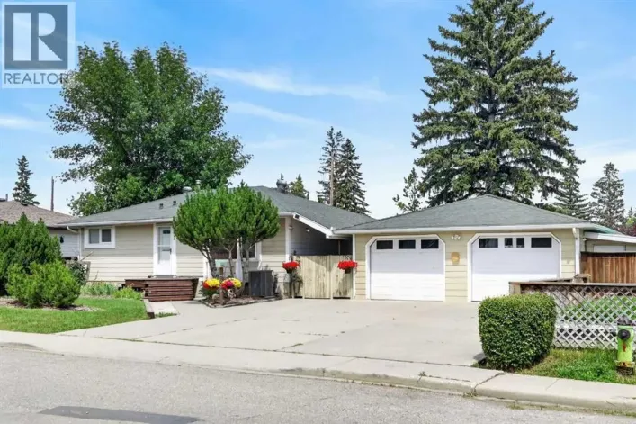 8008 36 Avenue NW, Calgary
