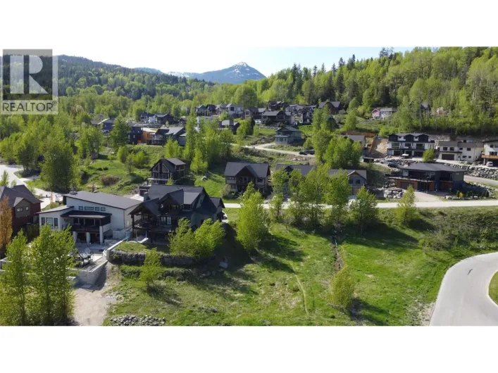 801 WHITE TAIL Drive, Rossland