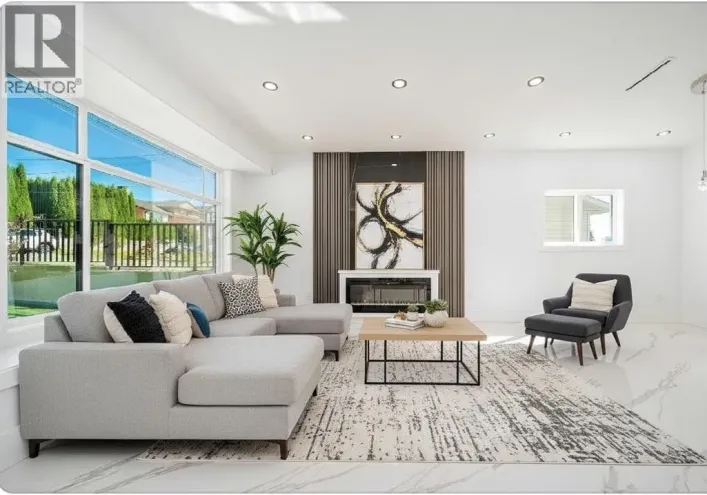 8012 11TH AVENUE, Burnaby