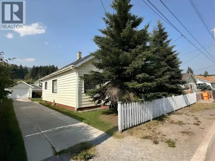 8017 22 Avenue, Coleman