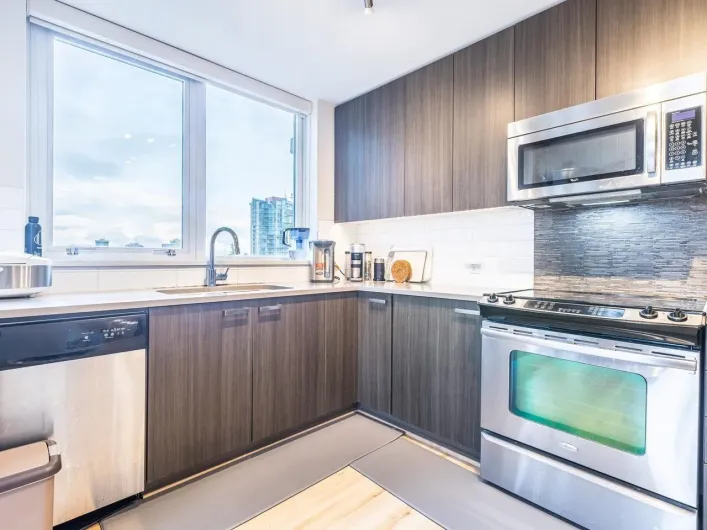 802 13325 102A AVENUE, Surrey