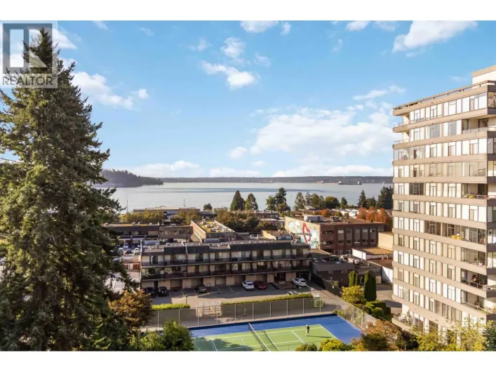 802 1455 DUCHESS AVENUE, West Vancouver