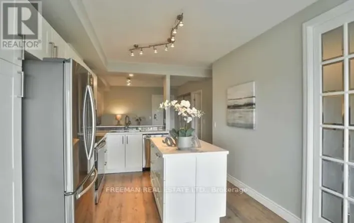 802 - 200 BURNHAMTHORPE ROAD, Mississauga