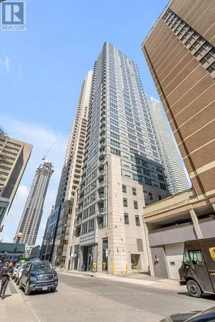 802 - 21 BALMUTO STREET, Toronto