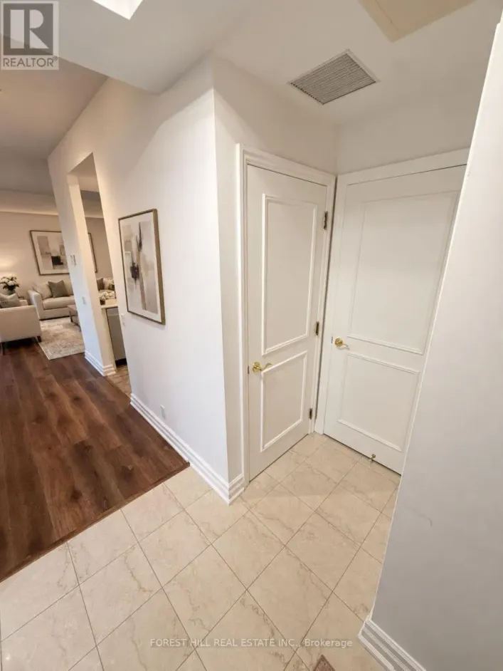 Apartment for rent: 802 - 38 AVENUE ROAD, Toronto